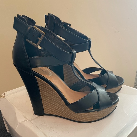 High wedge heels - Picture 1 of 4